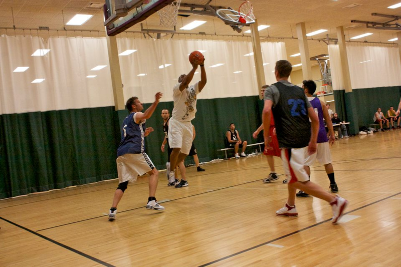 Illustration for article titled Donovan McNabb Makes Triumphant Minnesota Rec League Hoops Debut